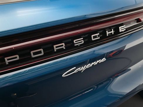 Used 2026 Porsche Cayenne AWD/4WD image 33