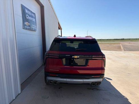 New 2026 Chevrolet Traverse LT w/ Sun and Wheel Package FWD image 4