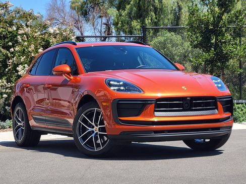 Certified 2023 Porsche Macan AWD/4WD image 9