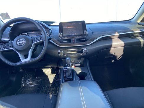 Used 2025 Nissan Altima 2.5 SV FWD image 15