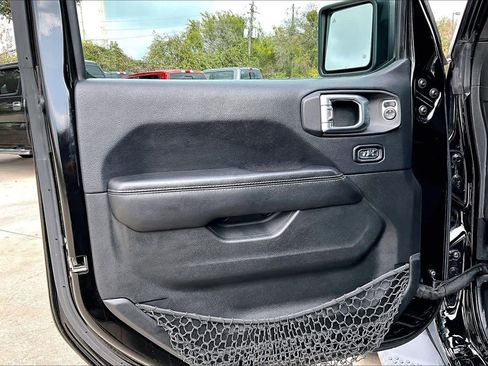 Used 2018 Jeep Wrangler Unlimited Sahara w/ Dual Top Group image 21