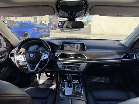 Used 2022 BMW 740i xDrive AWD/4WD image 17