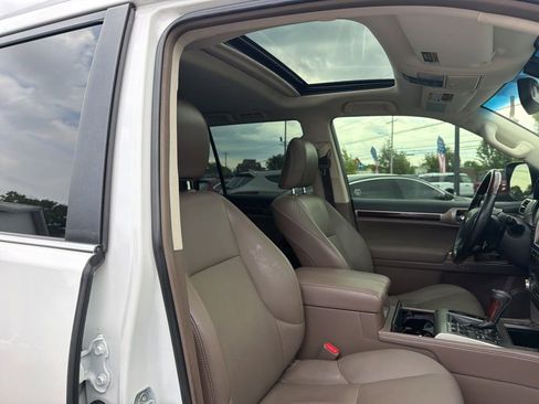 Used 2018 Lexus GX 460 Luxury w/ Preferred Accessory Package AWD/4WD image 31