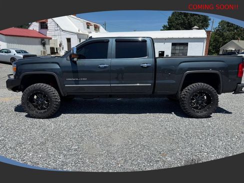 Used 2019 GMC Sierra 2500 Denali w/ Duramax Plus Package AWD/4WD image 2