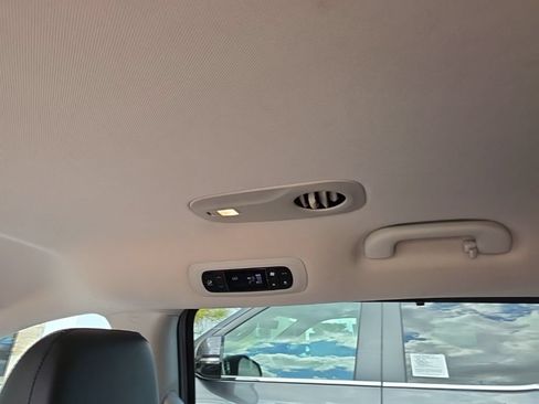 Used 2023 Chrysler Pacifica Touring-L FWD image 20