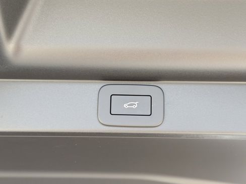 New 2025 Land Rover Range Rover SE image 36