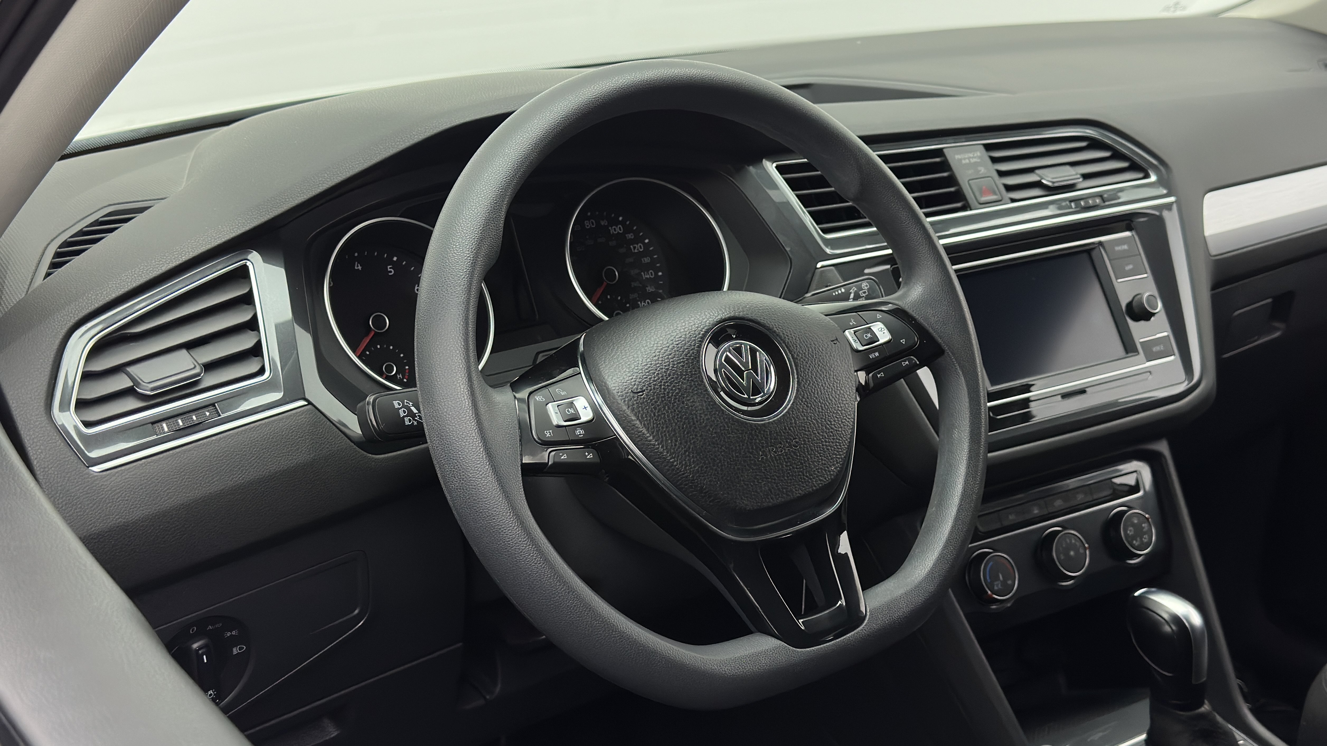 Used 2020 Volkswagen Tiguan S FWD image 8