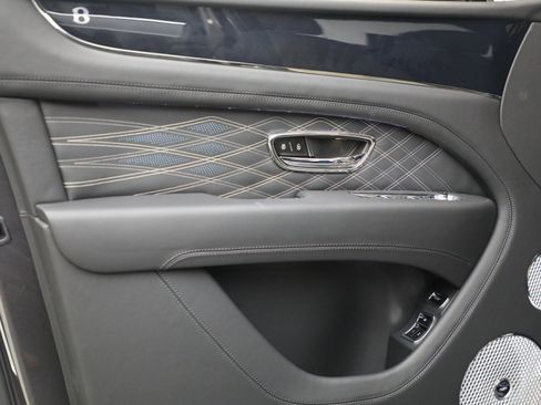 New 2025 Bentley Bentayga Extended Wheelbase image 17