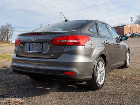Used 2017 Ford Focus SE image 4