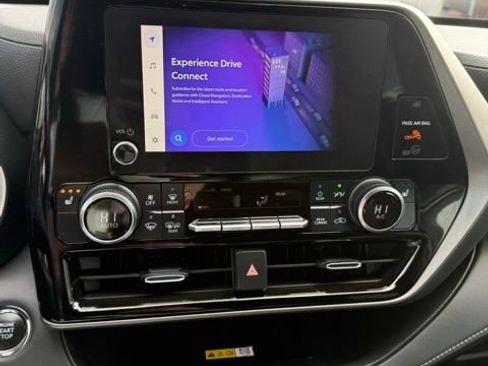 Used 2023 Toyota Highlander XLE image 24