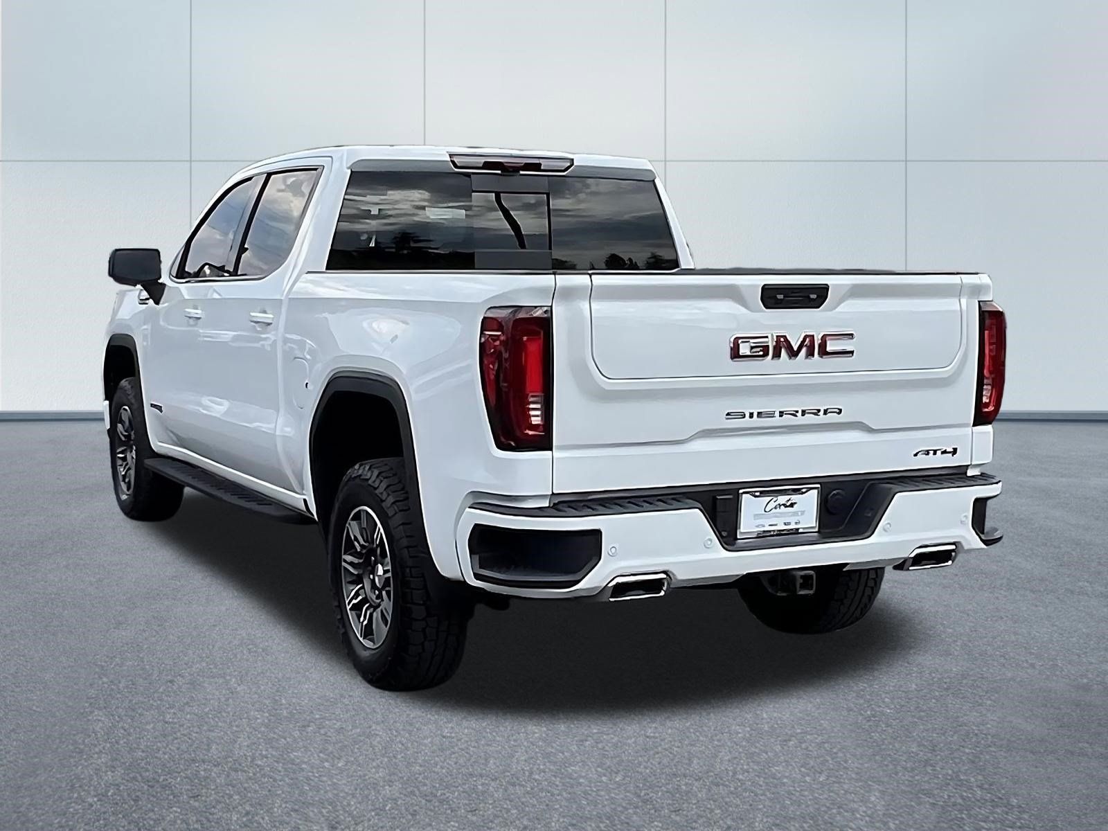 Used 2025 GMC Sierra 1500 AT4 w/ Technology Package AWD/4WD image 4