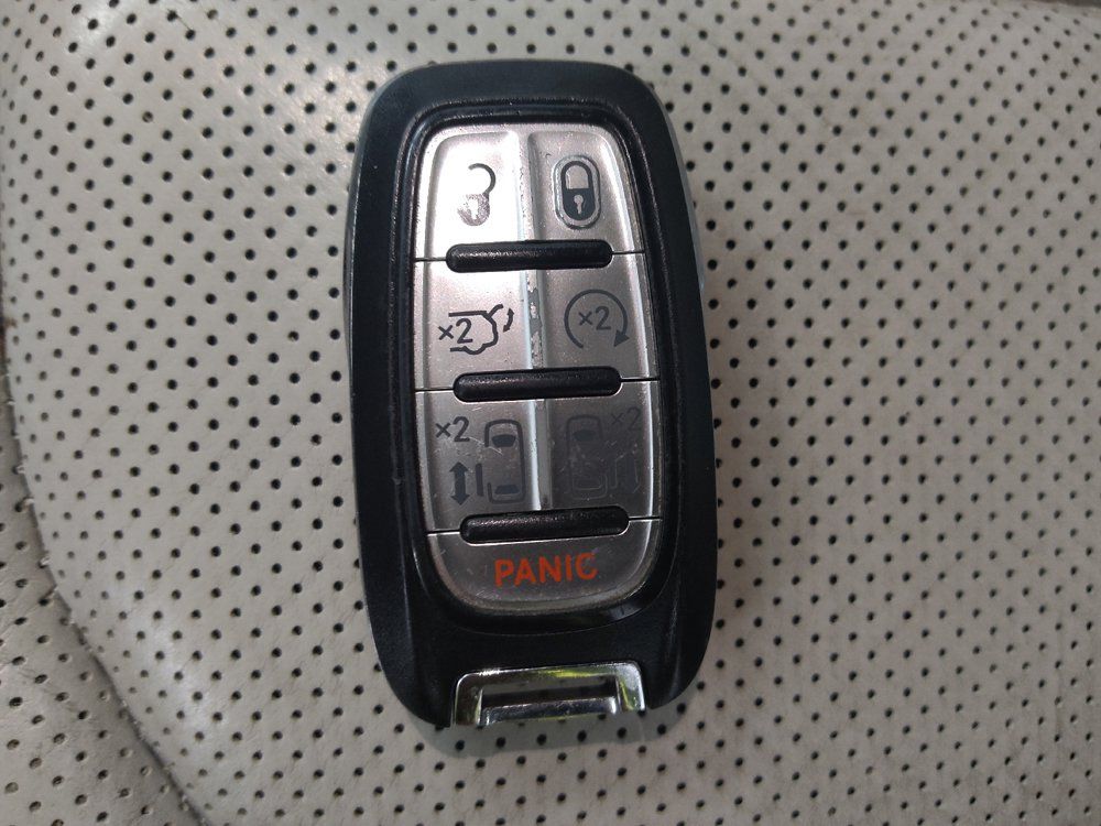 Used 2019 Chrysler Pacifica Limited w/ Advanced Safetytec Group FWD image 32