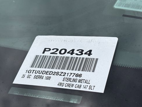 Used 2025 GMC Sierra 1500 SLT AWD/4WD image 33