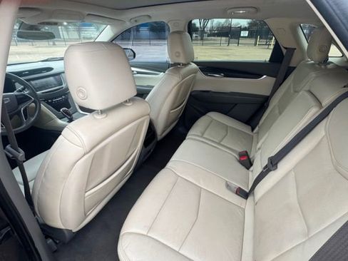 Used 2018 Cadillac XT5 Luxury w/ Driver Awareness Package image 11