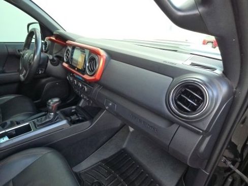Used 2019 Toyota Tacoma Limited image 21