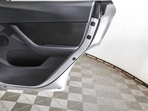 Used 2022 Tesla Model Y Long Range image 41