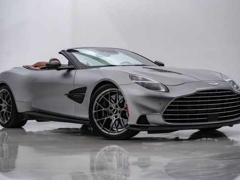Used 2026 Aston Martin Vanquish Convertible RWD image 1
