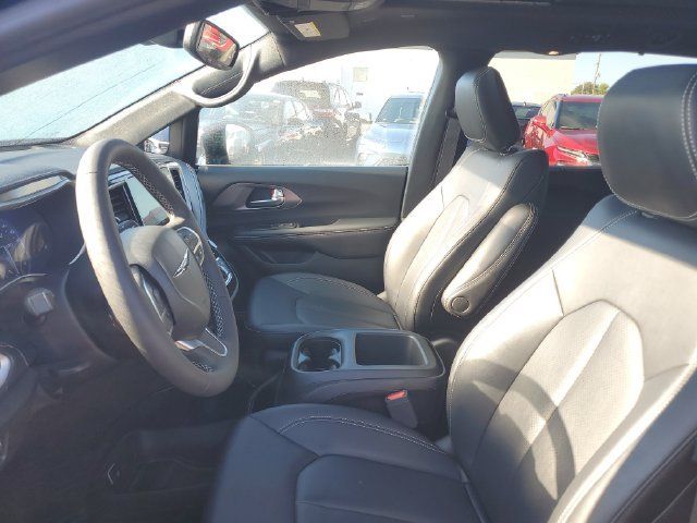 Used 2025 Chrysler Pacifica Select FWD image 17