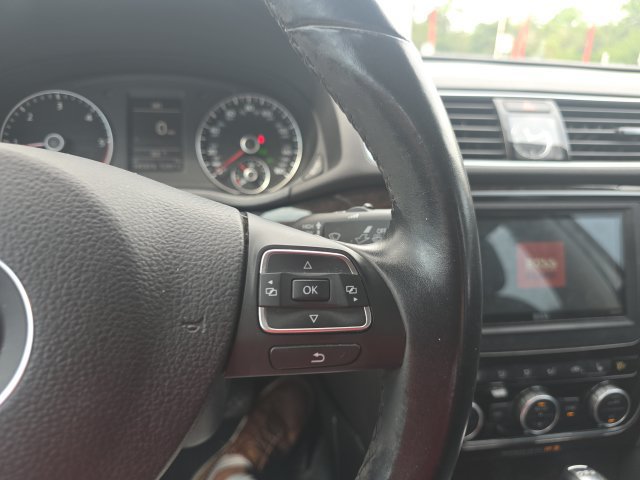 Used 2014 Volkswagen Passat TDI SEL Premium FWD image 17