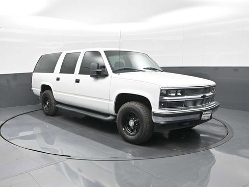 Used 1997 Chevrolet Suburban 2500 w/ Preferred Equipment Group 2 image 3