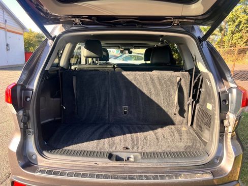Used 2017 Toyota Highlander XLE image 10