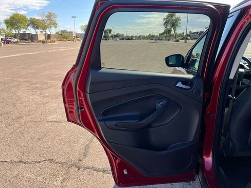 Used 2017 Ford Escape SE w/ Equipment Group 201A image 23