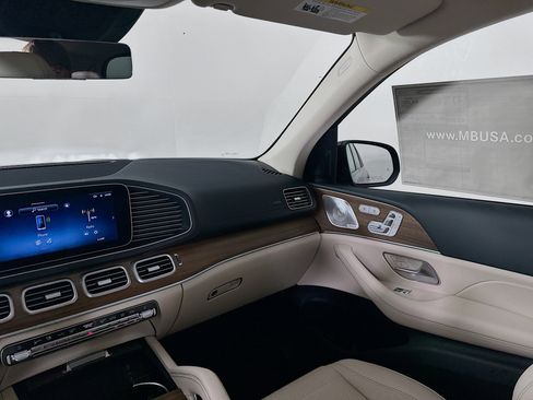 Used 2026 Mercedes-Benz GLS 450 4MATIC image 31