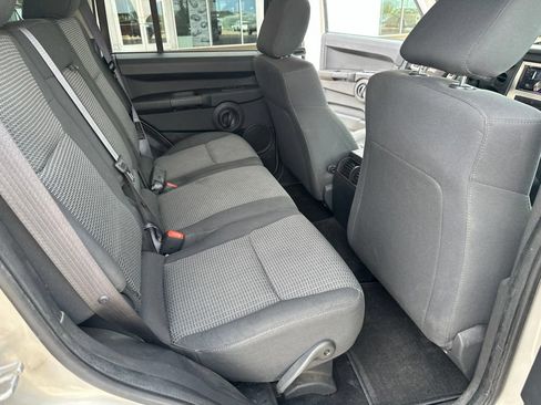 Used 2008 Jeep Commander Sport RWD image 17