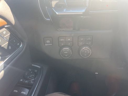 Used 2024 Chevrolet Silverado 2500 High Country image 18