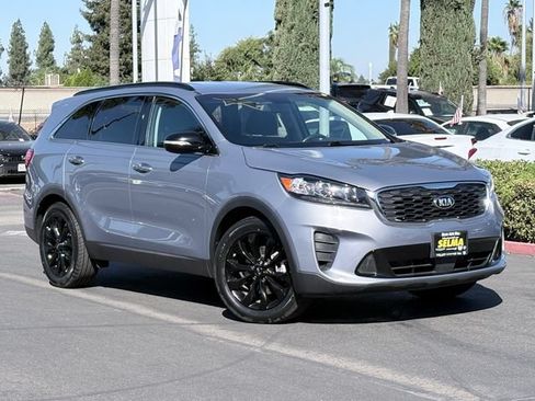 Used 2020 Kia Sorento S FWD image 2