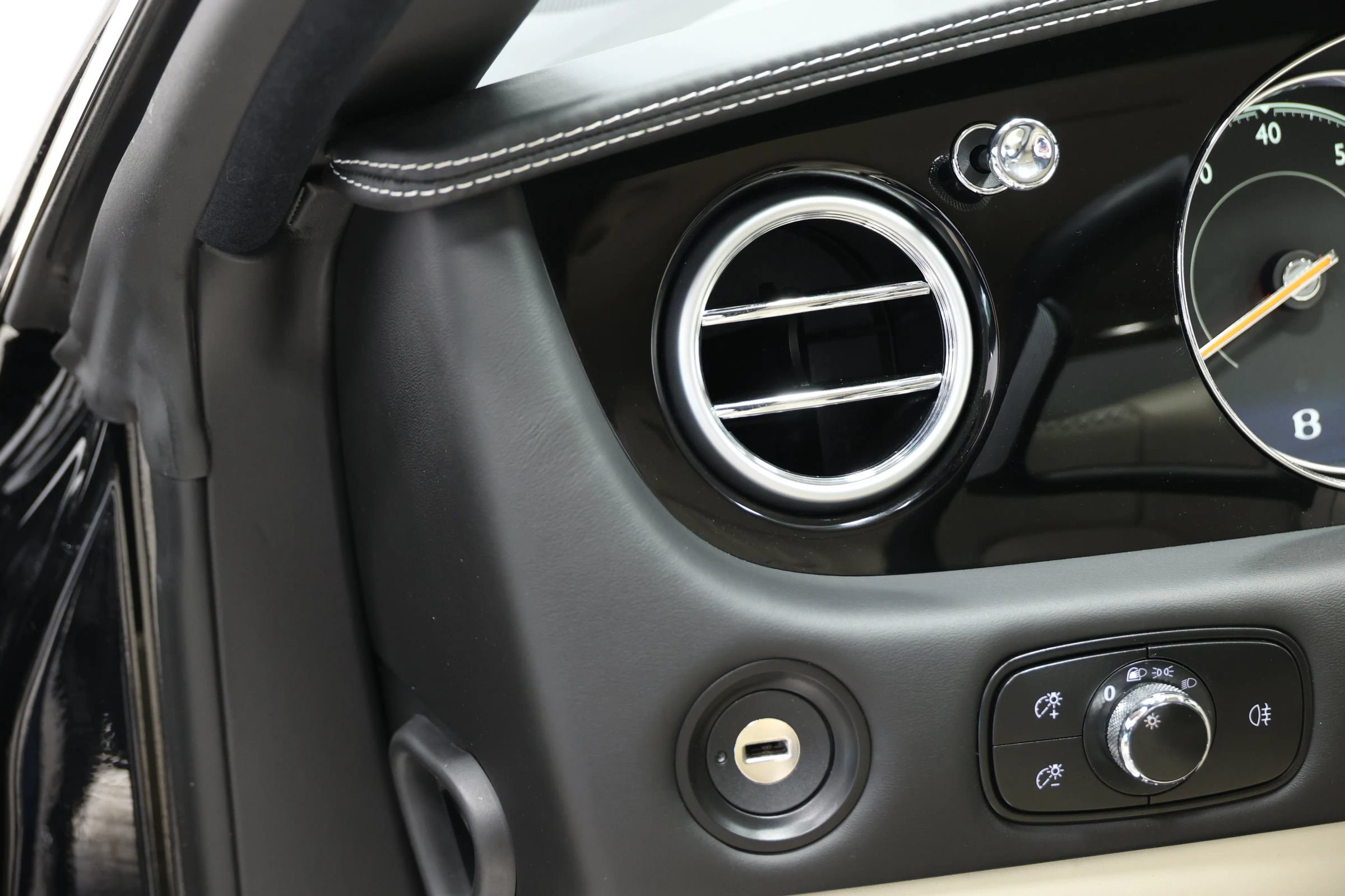 Used 2017 Bentley Continental GT AWD/4WD image 26