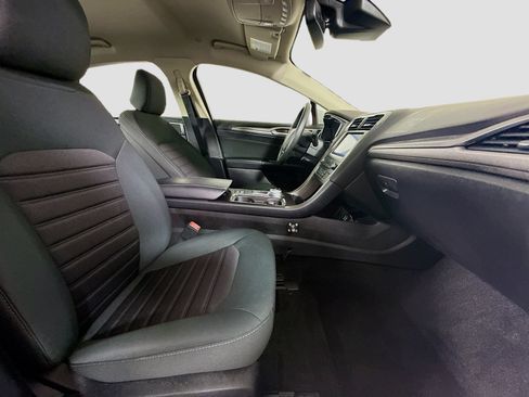 Used 2020 Ford Fusion SE FWD image 29