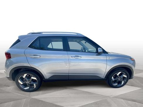 Used 2025 Hyundai Venue SEL FWD image 9