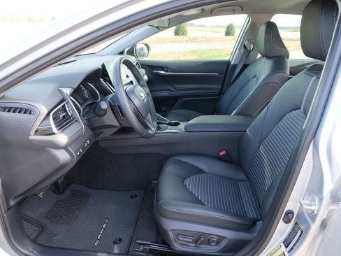 Used 2024 Toyota Camry SE image 15