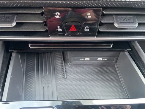 Used 2025 Volkswagen Atlas Cross Sport SE w/ Black Wheel Package image 21