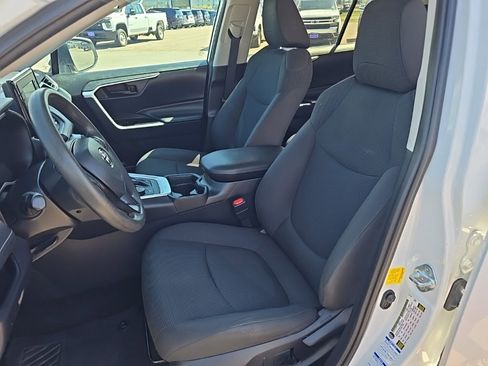 Used 2019 Toyota RAV4 LE image 15