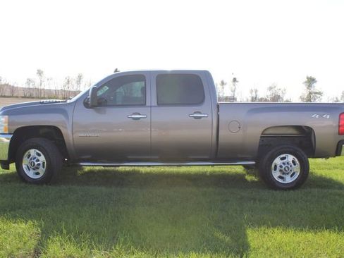 Used 2011 Chevrolet Silverado 2500 LT w/ Interior Plus Package image 2