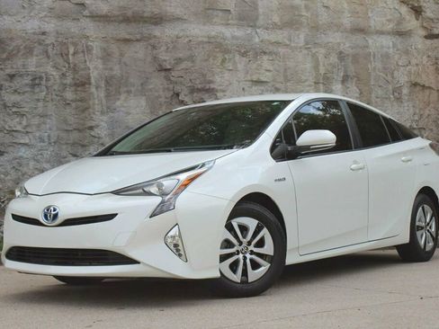 Used 2016 Toyota Prius Two FWD image 39