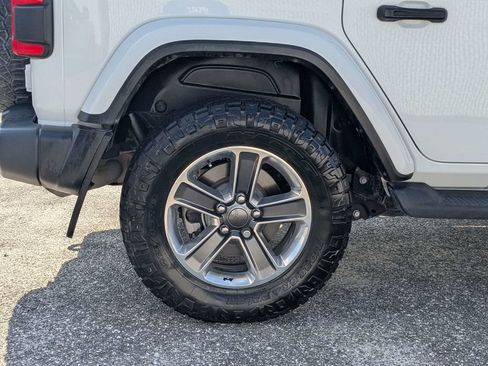 Used 2018 Jeep Wrangler Unlimited Sahara AWD/4WD image 11