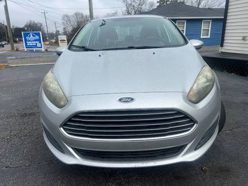 Used 2019 Ford Fiesta SE image 2