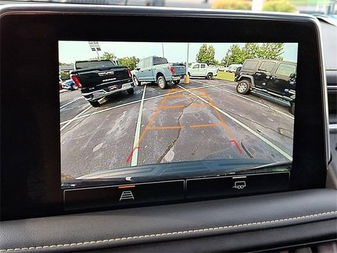 Used 2023 GMC Yukon XL SLT image 19