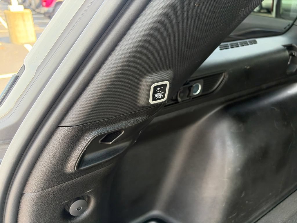 Certified 2025 Jeep Grand Cherokee Altitude AWD/4WD image 18