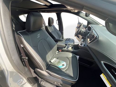 New 2026 Chrysler Pacifica Limited w/ S Appearance Package FWD image 28