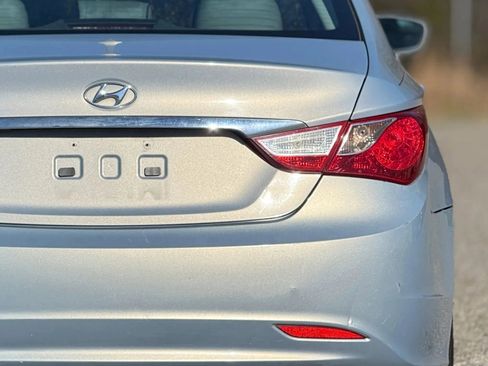 Used 2011 Hyundai Sonata GLS image 14