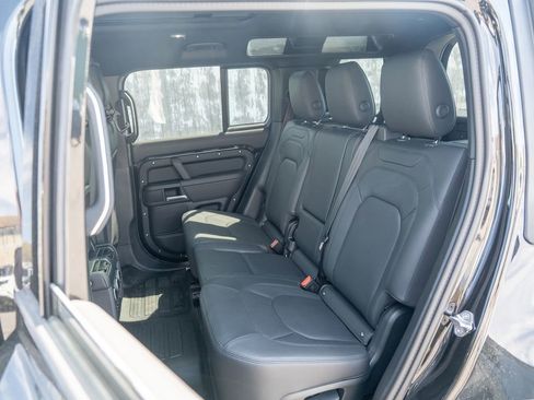 New 2026 Land Rover Defender 110 X-Dynamic SE AWD/4WD image 22