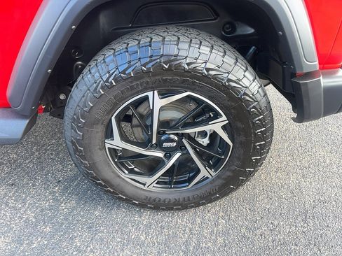 Used 2024 Jeep Wrangler Sport S image 9