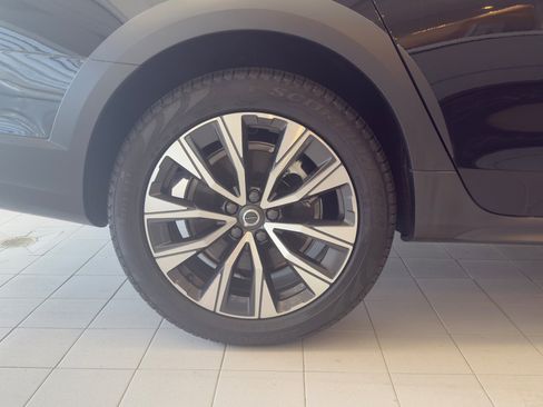 Used 2024 Volvo V90 B6 Cross Country Plus image 9