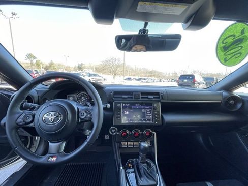 Used 2025 Toyota GR86 Premium w/ Performance Package image 12