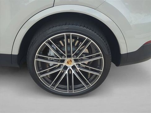 Used 2022 Porsche Cayenne Platinum Edition AWD/4WD image 22