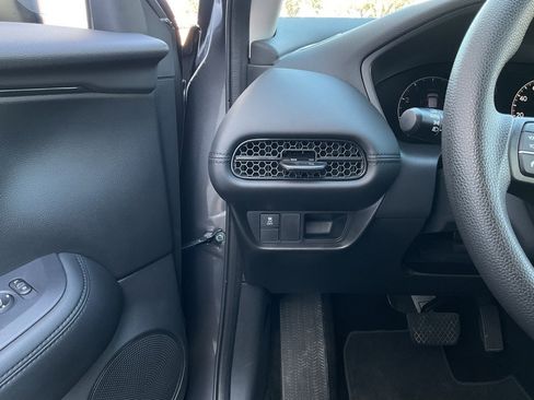 Used 2025 Honda HR-V LX image 25